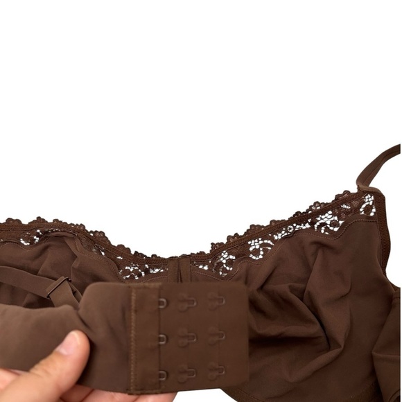 Skims Fits Everybody Lace Underwire Unlined Scoop Bra in Cocoa Brown Size 46D - Picture 9 of 9